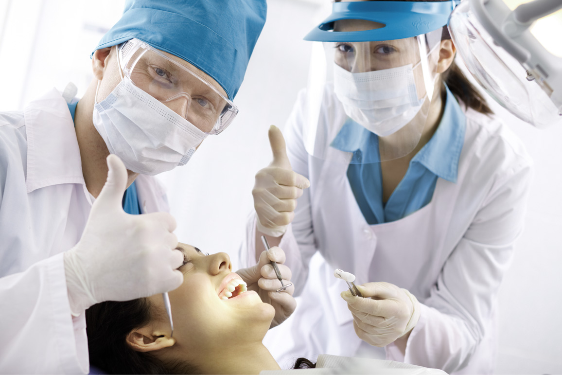 Pacient pri ošetrení u stomatológa.