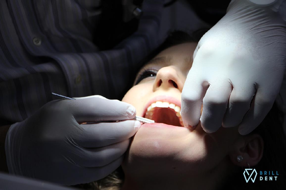 Aj jeden chýbajúci zub môže spustiť rad problémov. Neriskujte a zbavte sa štrbavého úsmevu